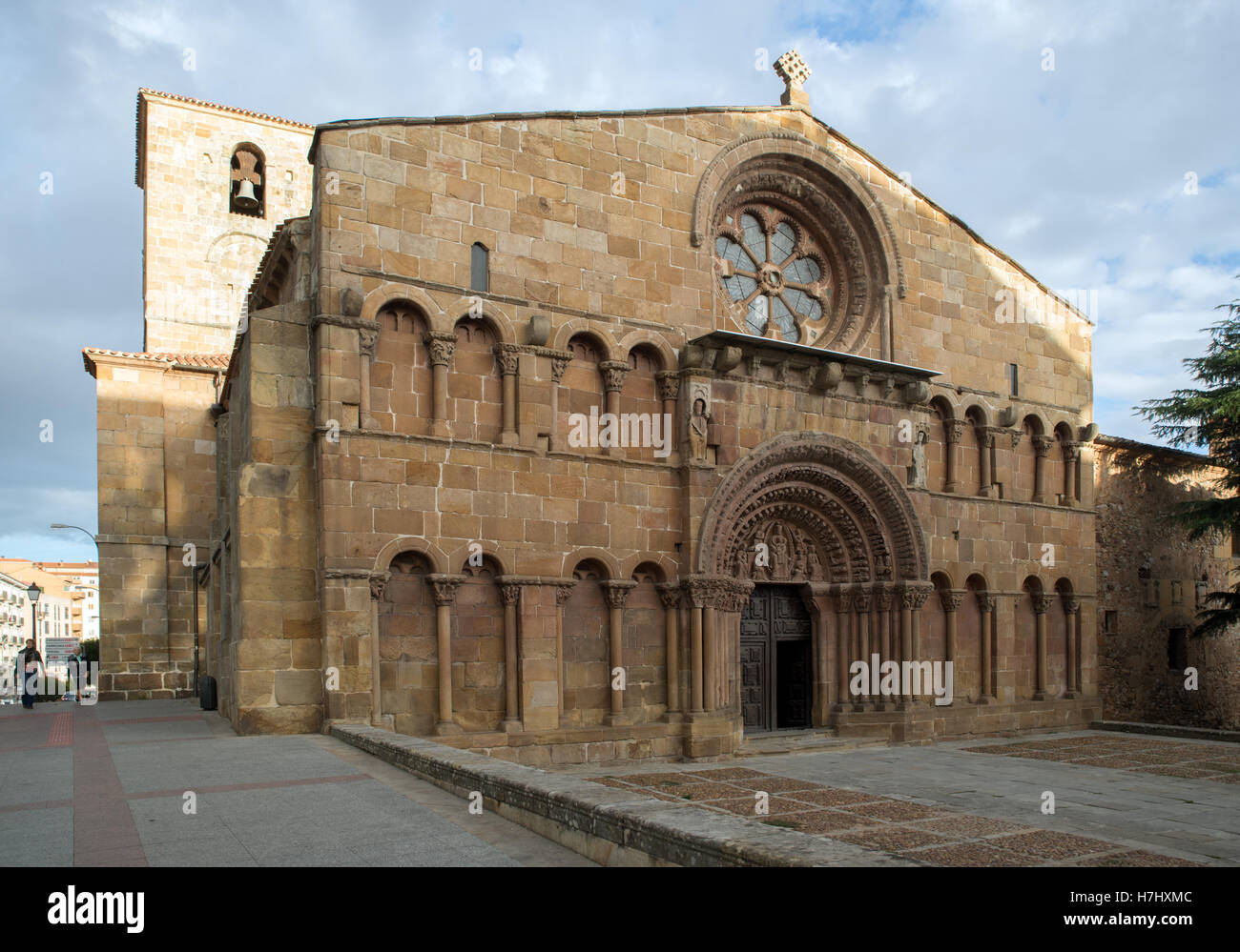 SORIA, Spagna - 2 Novembre 2016: la facciata della chiesa romanica di Santo Domingo in Soria, Castiglia-Leon, Spagna Foto Stock