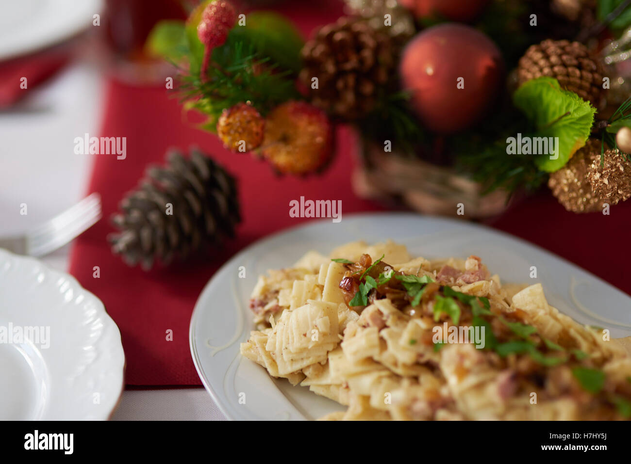 Piatto tradizionale polacca decorate con la cipolla e il prezzemolo Foto Stock