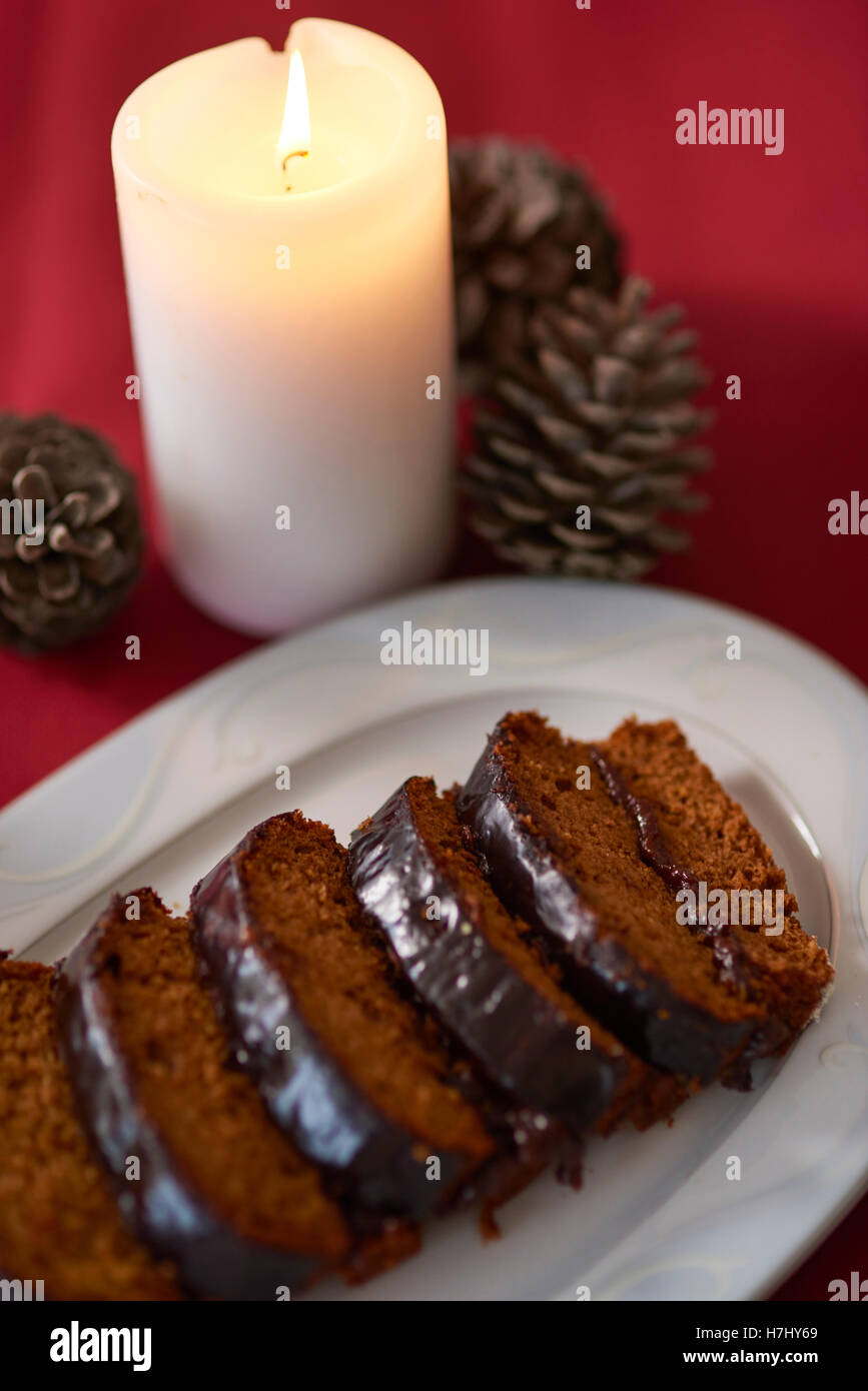 Pane di zenzero e candela accesa Foto Stock