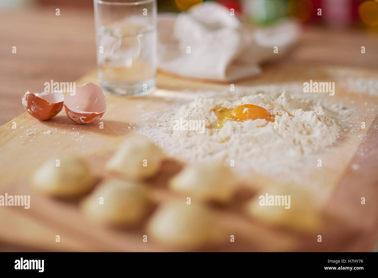 Inizio della preparazione di canederli Foto Stock