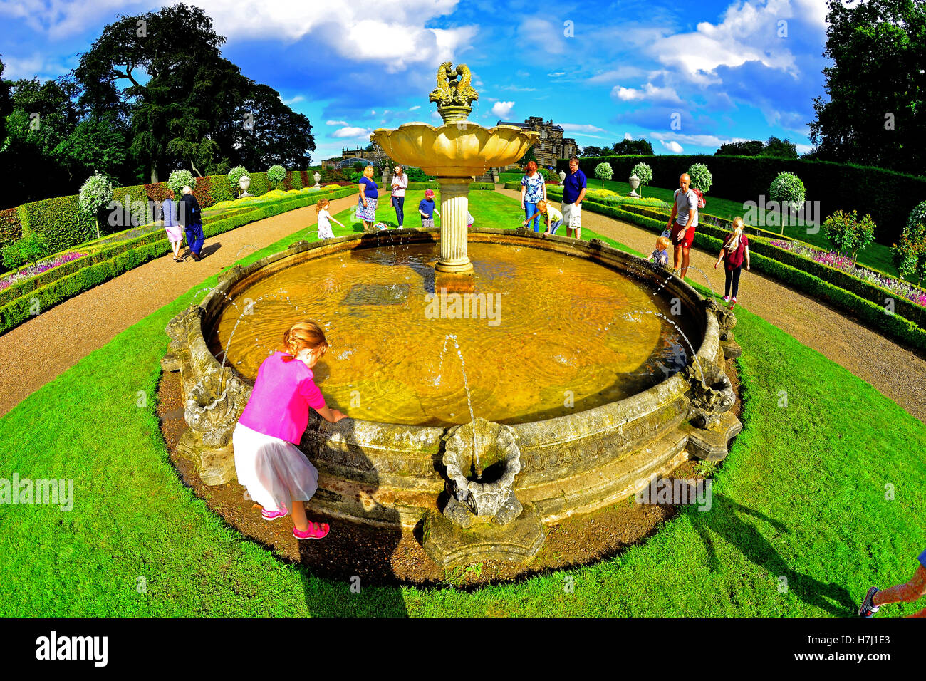 Fontana di acqua a Seaton Delaval Hall NT Foto Stock