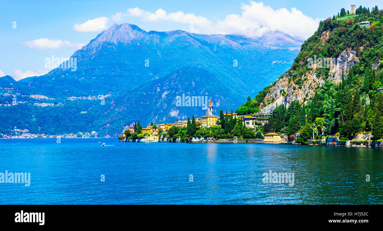Uno dei laghi più belli d' Europa - Lago di Como in nord Italia. Vista di Varenna Foto Stock