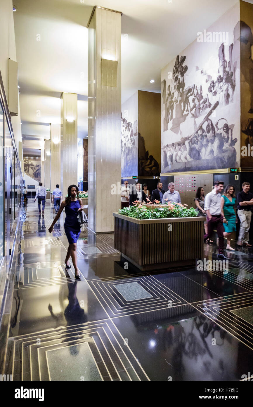 New York City,NY NYC,Manhattan,Midtown,30 Rockefeller Center,GE building,Art Deco,lobby,murale,American Progress,Josep Maria Sert,colonne,Black Blacks Foto Stock