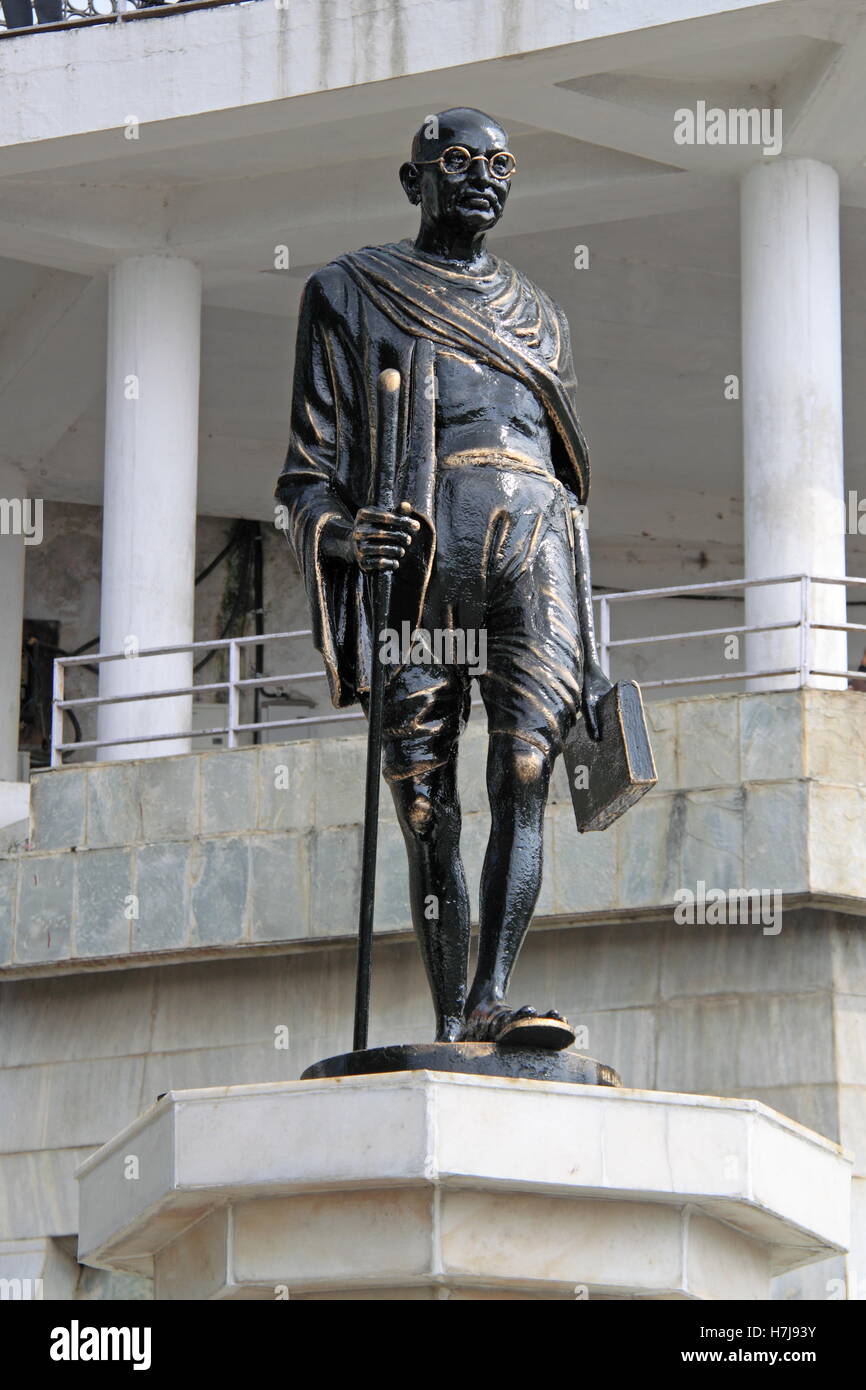 Mohandas Karamchand 'Mahatma' statua di Gandhi, il crinale, Shimla, Himachal Pradesh, India, il subcontinente indiano, Asia del Sud Foto Stock