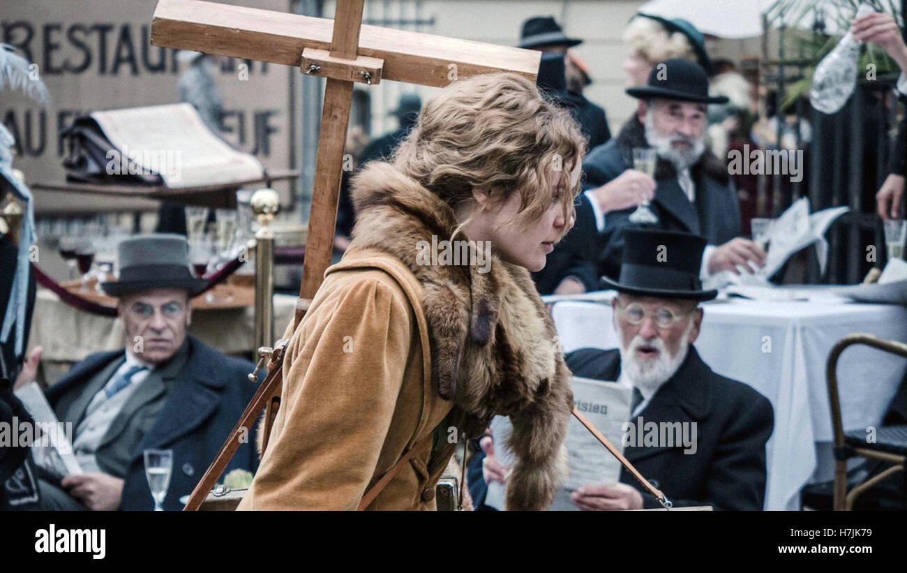 Paula è un film tedesco diretto da Christian Schwochow starring Carla Juri e Stanley Webber. Questa fotografia è per il solo uso editoriale ed è il copyright del film company e/o il fotografo assegnato dal film o società di produzione e può essere riprodotto solo da pubblicazioni in congiunzione con la promozione del film di cui sopra. Un credito per il film company è richiesto. Il fotografo deve anche essere accreditato quando noto. Foto Stock