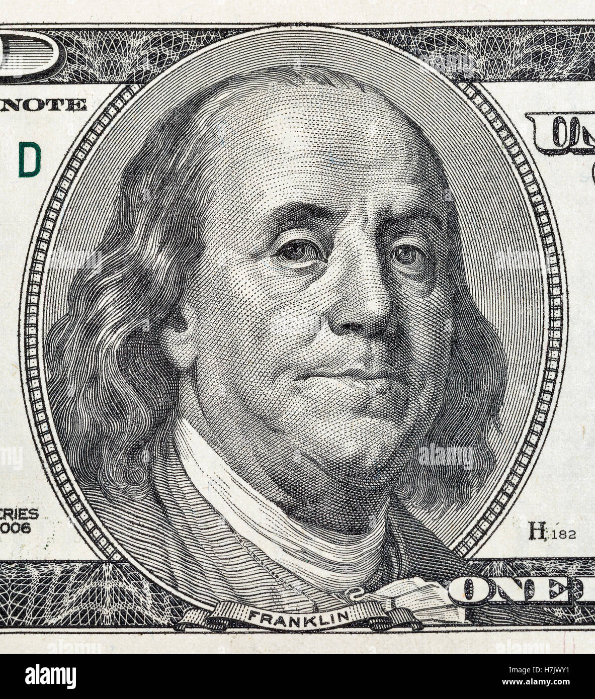 Il presidente statunitense Benjamin Franklin ritratto su un centinaio di dollari frammento macro Foto Stock