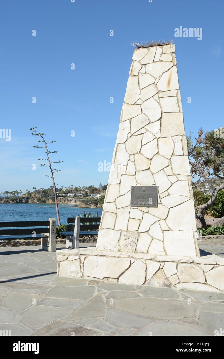 Memoriale di guerra in Heisler Park, Laguna Beach in California. Il Memorial al punto di ricreazione si affaccia sull'Oceano Pacifico. Foto Stock