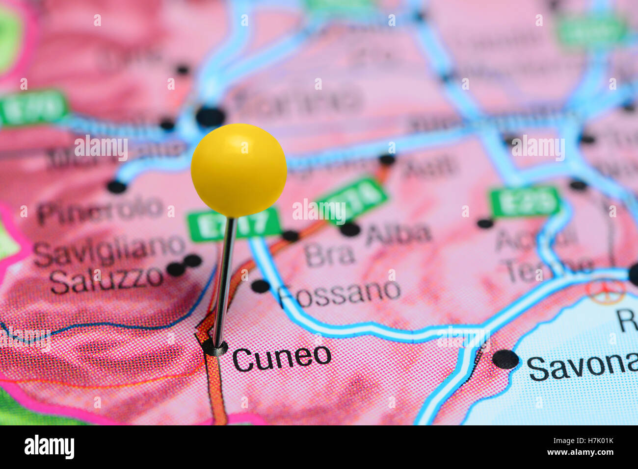 Cuneo imperniata su una mappa di Italia Foto Stock