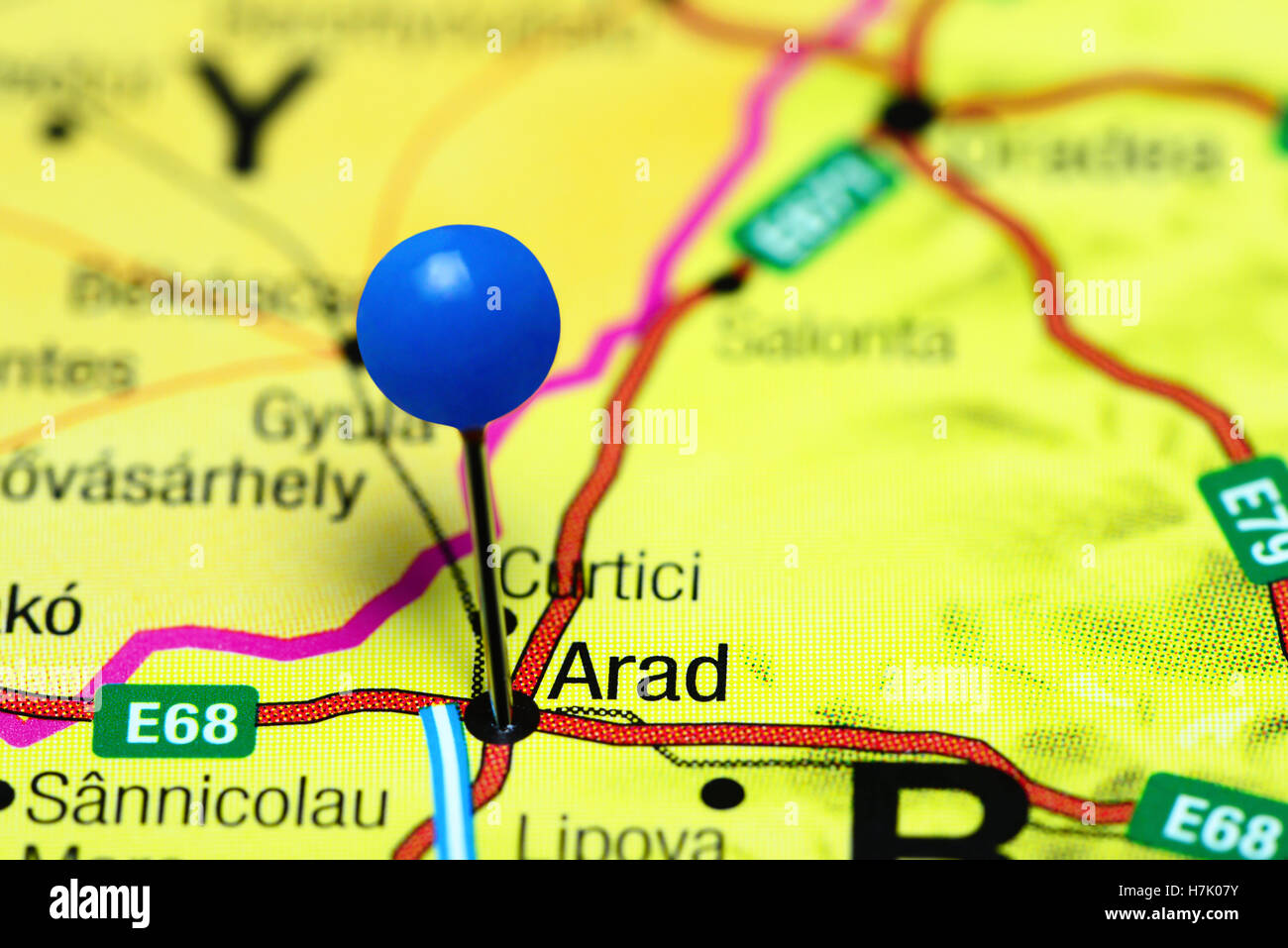 Arad imperniata su una mappa della Romania Foto Stock