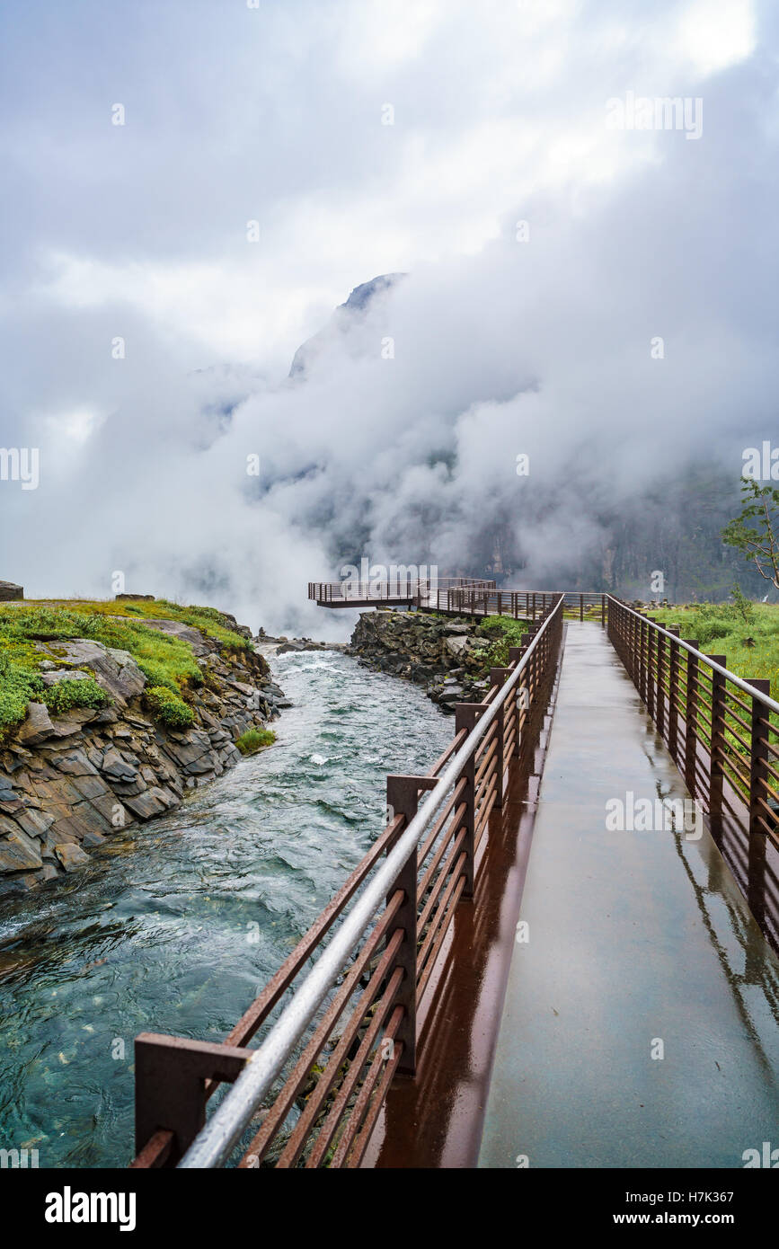 Troll road lookout observation deck punto di vista bellissima natura della Norvegia. Foto Stock