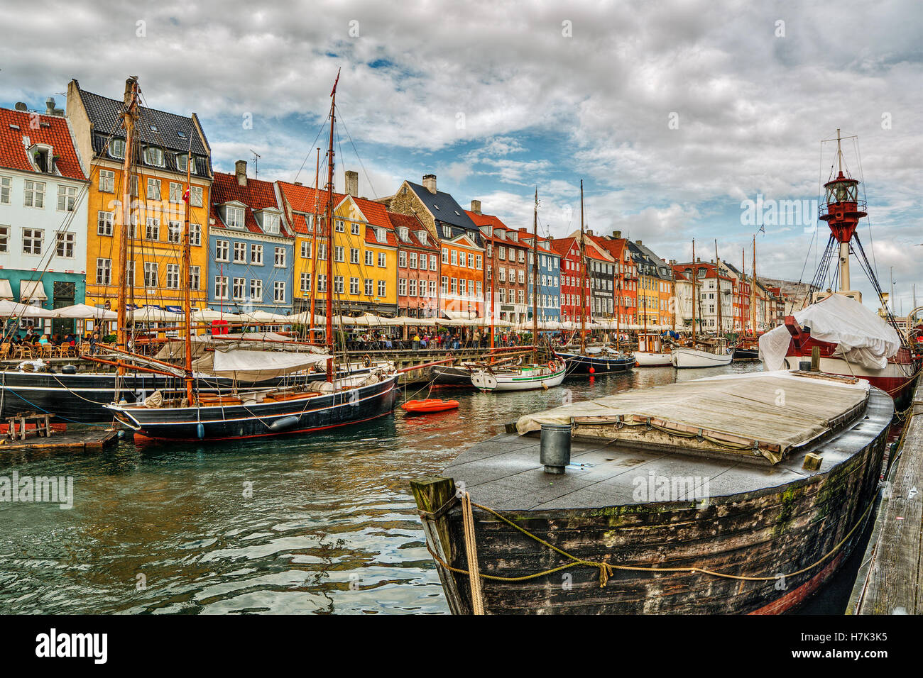 Luglio 2016, facciate di Nyhavn a Copenaghen (Danimarca) Foto Stock