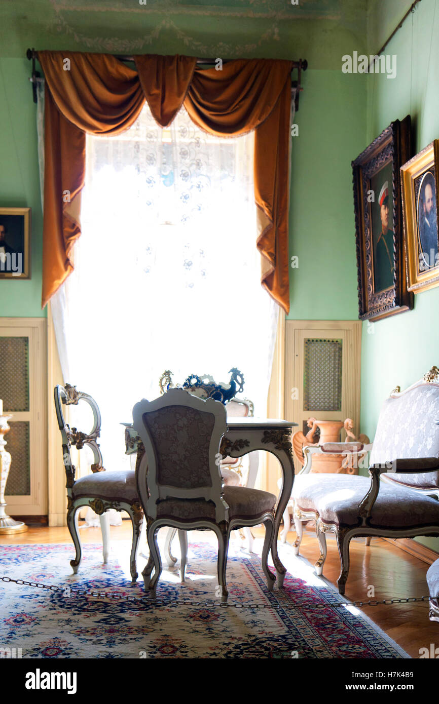 Colpo di vecchio stile sala da caffè in un palazzo. Foto Stock