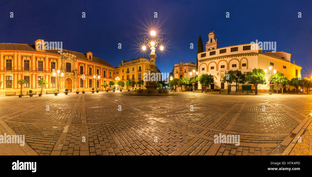 Plaza Virgen de los Reyes di notte, Siviglia, Spagna Foto Stock