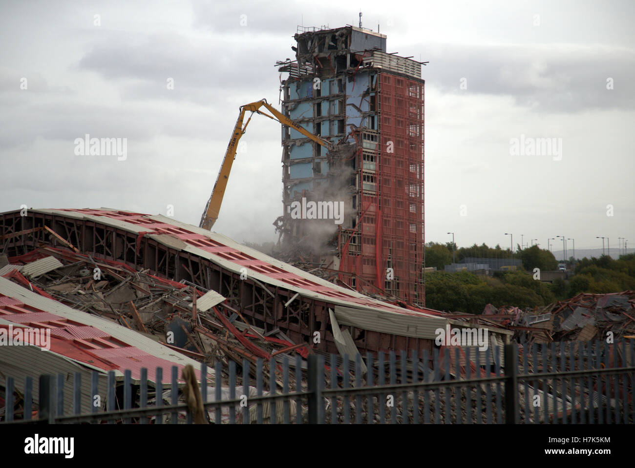Red Road Appartamenti Glasgow demolizione del più alto appartamenti in Europa Foto Stock