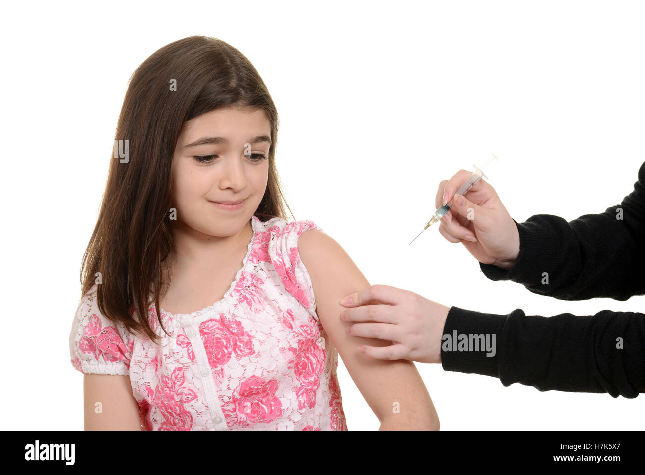 Paura bambino ottenere iniezione di immunizzazione Foto Stock
