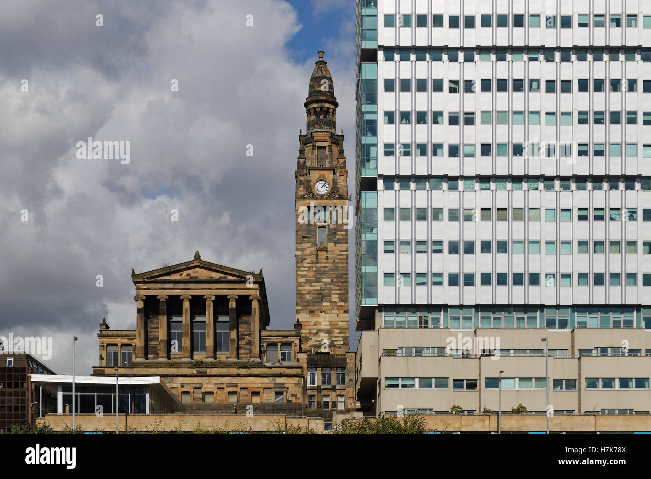 Cityscape Glasgow contrastando stili di costruzione in prospettive appiattita Foto Stock