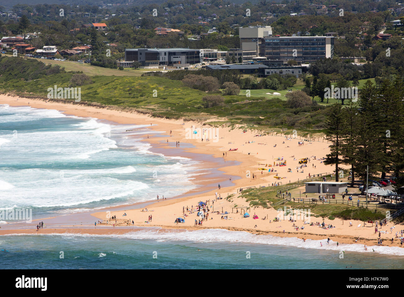 Mona vale la spiaggia e la Mona Vale ospedale, Sydney, Nuovo Galles del Sud, Australia Foto Stock