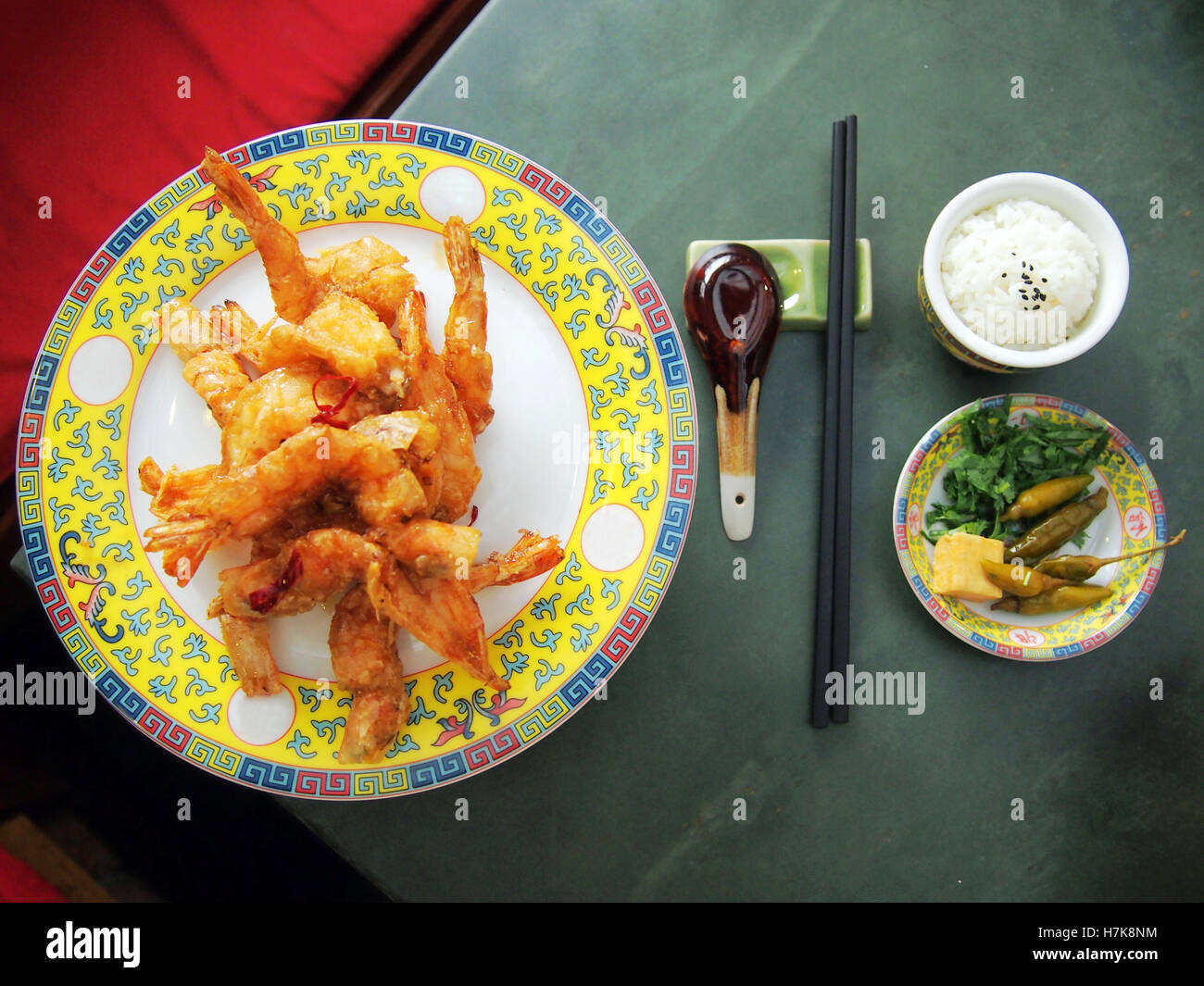 Fritti di gamberi con riso, cucina cinese Foto Stock