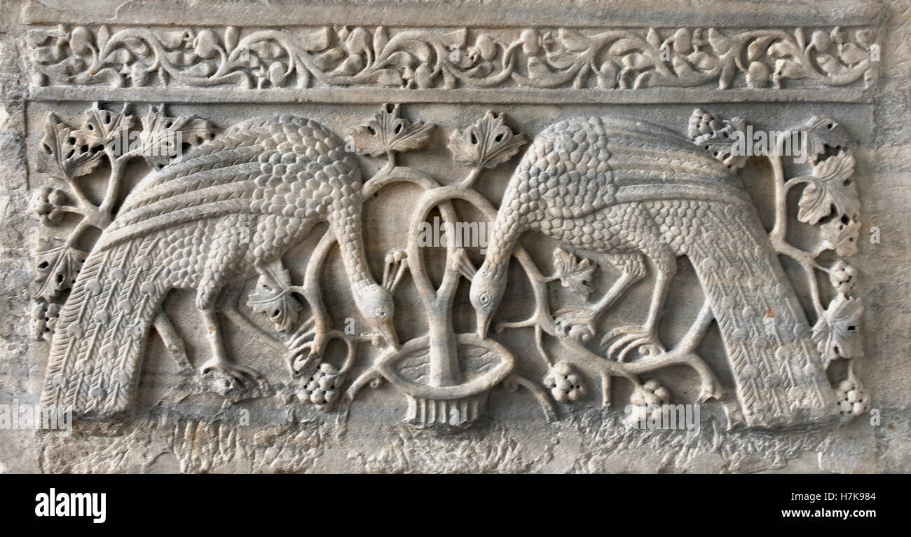 Lastra da una schermata di Chanel ( crescente della vigna e pavoni sono a simboleggiare la vita eterna ) 11-12secolo Costantinopoli Istanbul Turchia turco romano Est Foto Stock