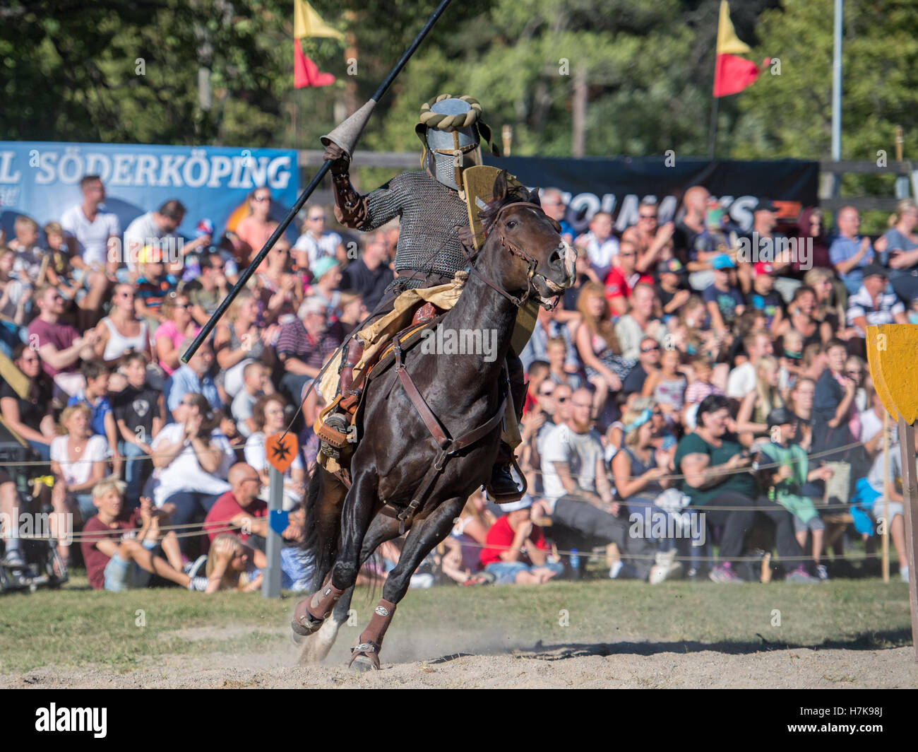 Söderköpings Gästabud, un festival medievale con torneo in stile medievale è un evento annuale dal 2006 a Söderköping, Svezia Foto Stock