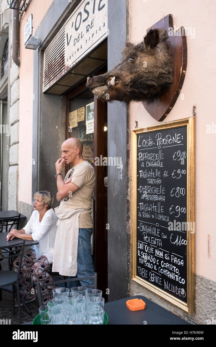 Entrata di un ristorante a Orvieto. Umbria. Italia Foto Stock