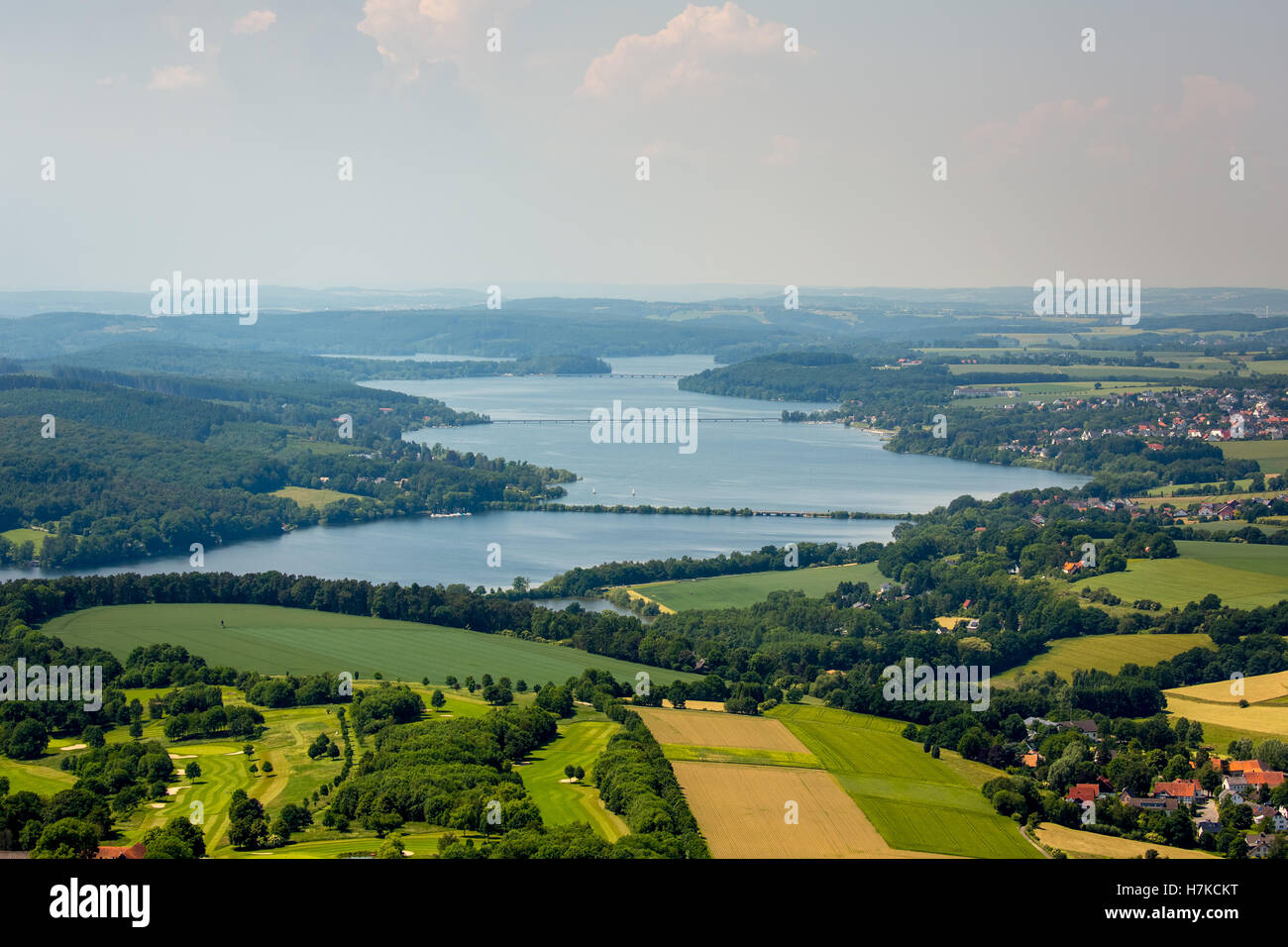 Veduta aerea del lago di Möhnesee, Sauerland, Nord Reno-Westfalia, Germania Foto Stock