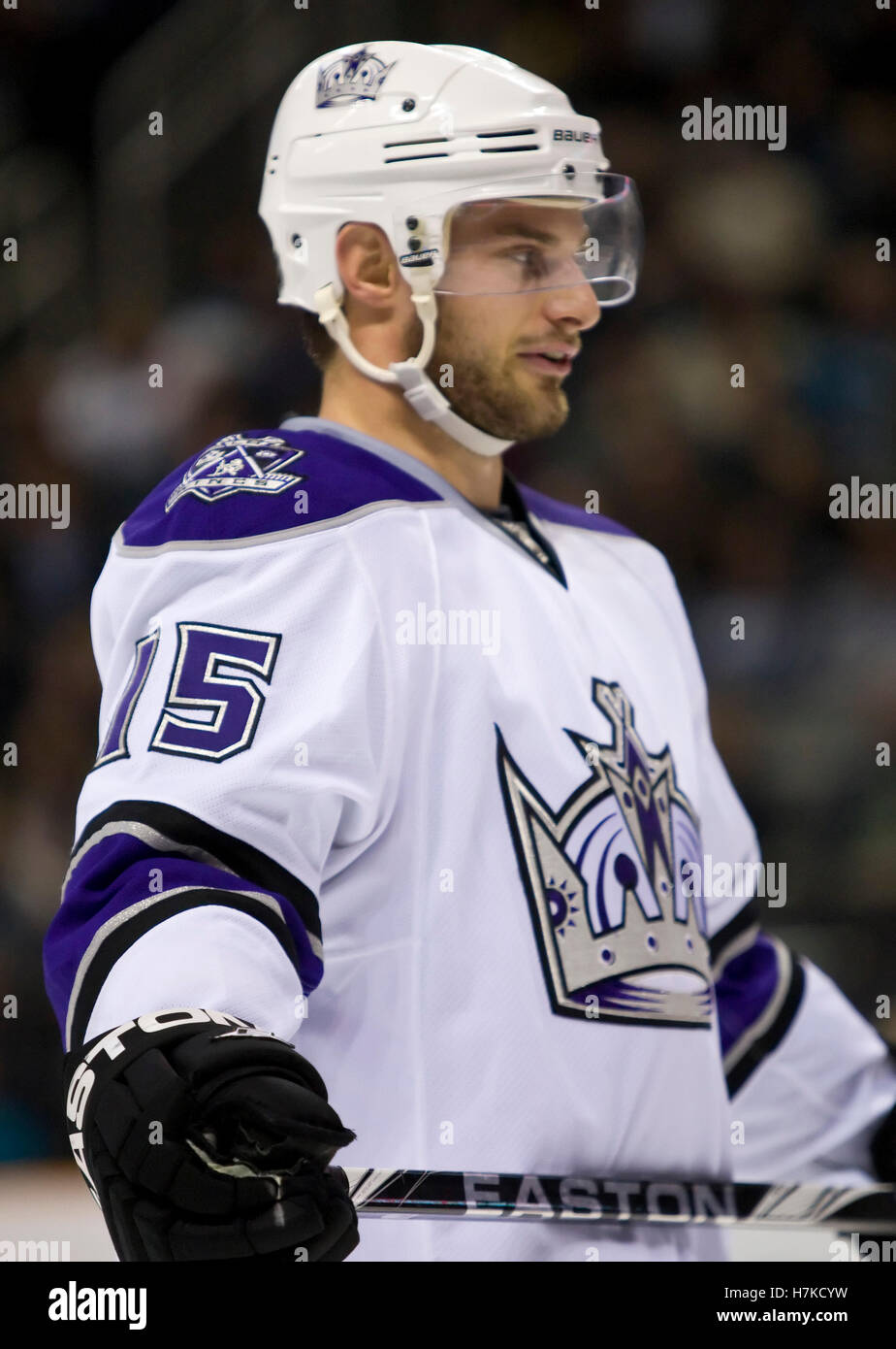 Il 4 gennaio 2010; San Jose, CA, Stati Uniti d'America; Los Angeles Kings center Brad Richardson (15) durante il primo periodo contro gli squali di San Jose a HP Pavilion. Los Angeles ha sconfitto San Jose 6-2. Foto Stock