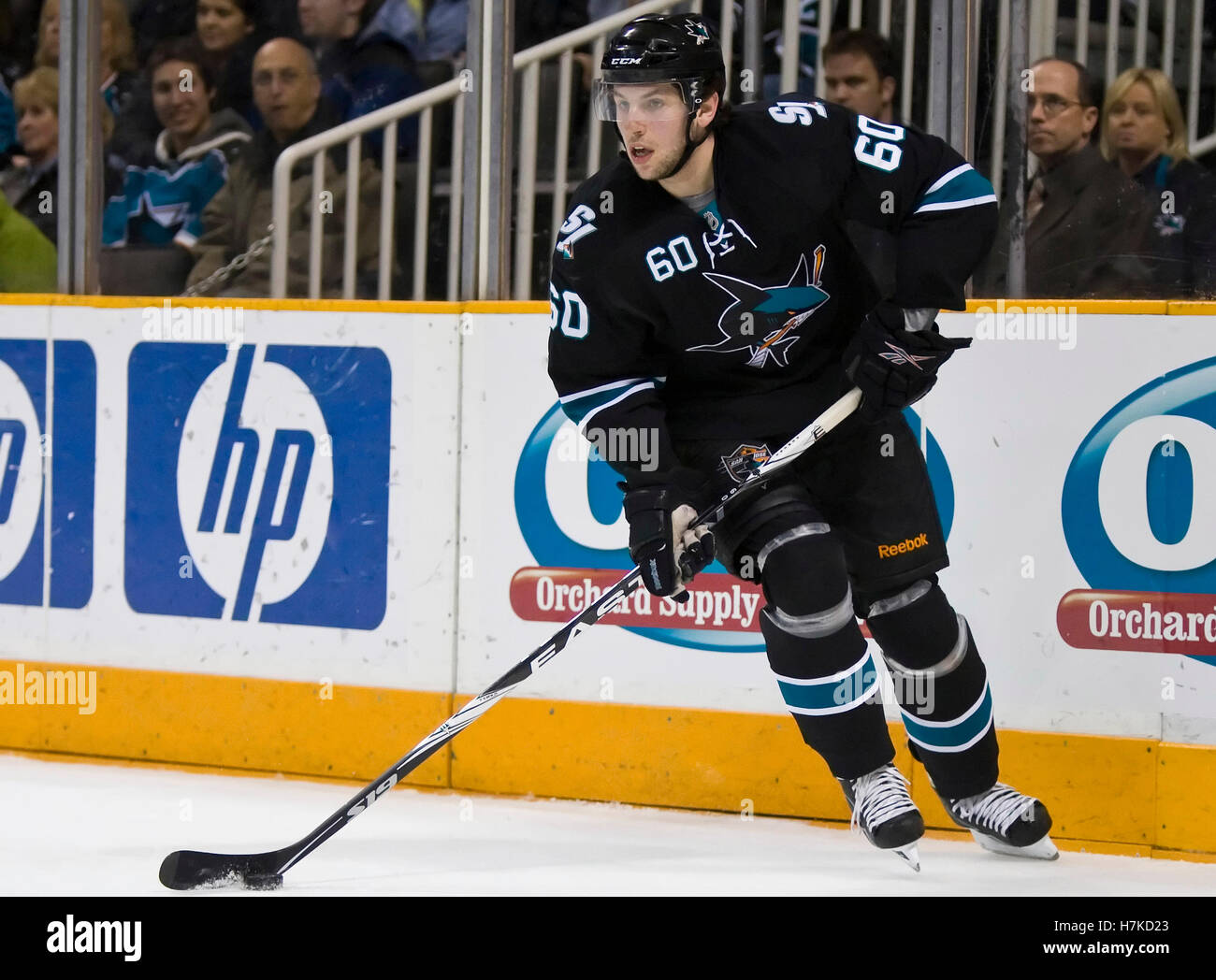 Gennaio 21, 2010; San Jose, CA, Stati Uniti d'America; San Jose Sharks defenceman Jason Demers (60) durante il primo periodo contro gli Anaheim Ducks a HP Pavilion. San Jose sconfitto Anaheim 3-1. Foto Stock