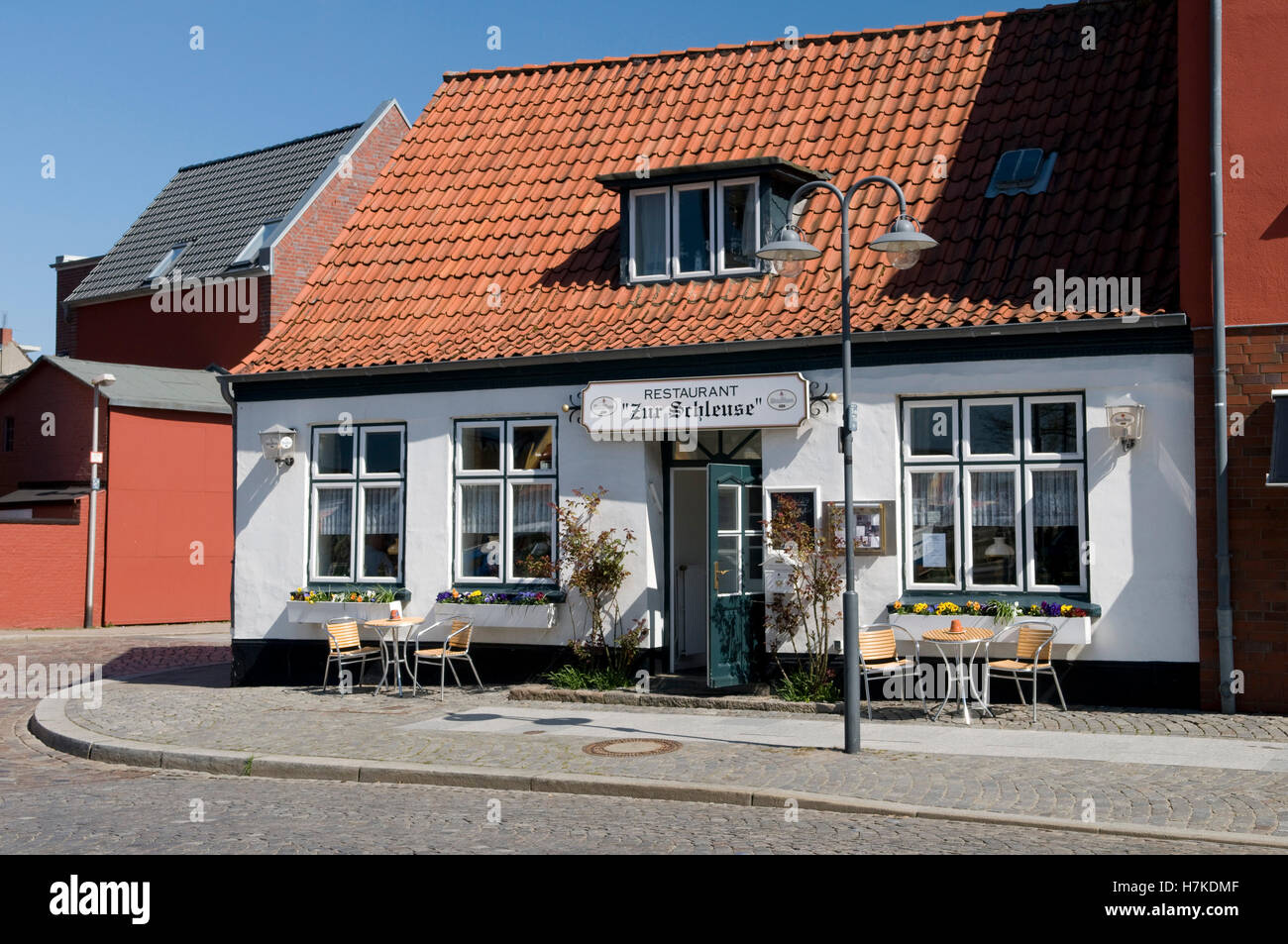 Il ristorante 'Zur Schleuse', la serratura, Husum, Nord Friesland, Schleswig-Holstein Foto Stock