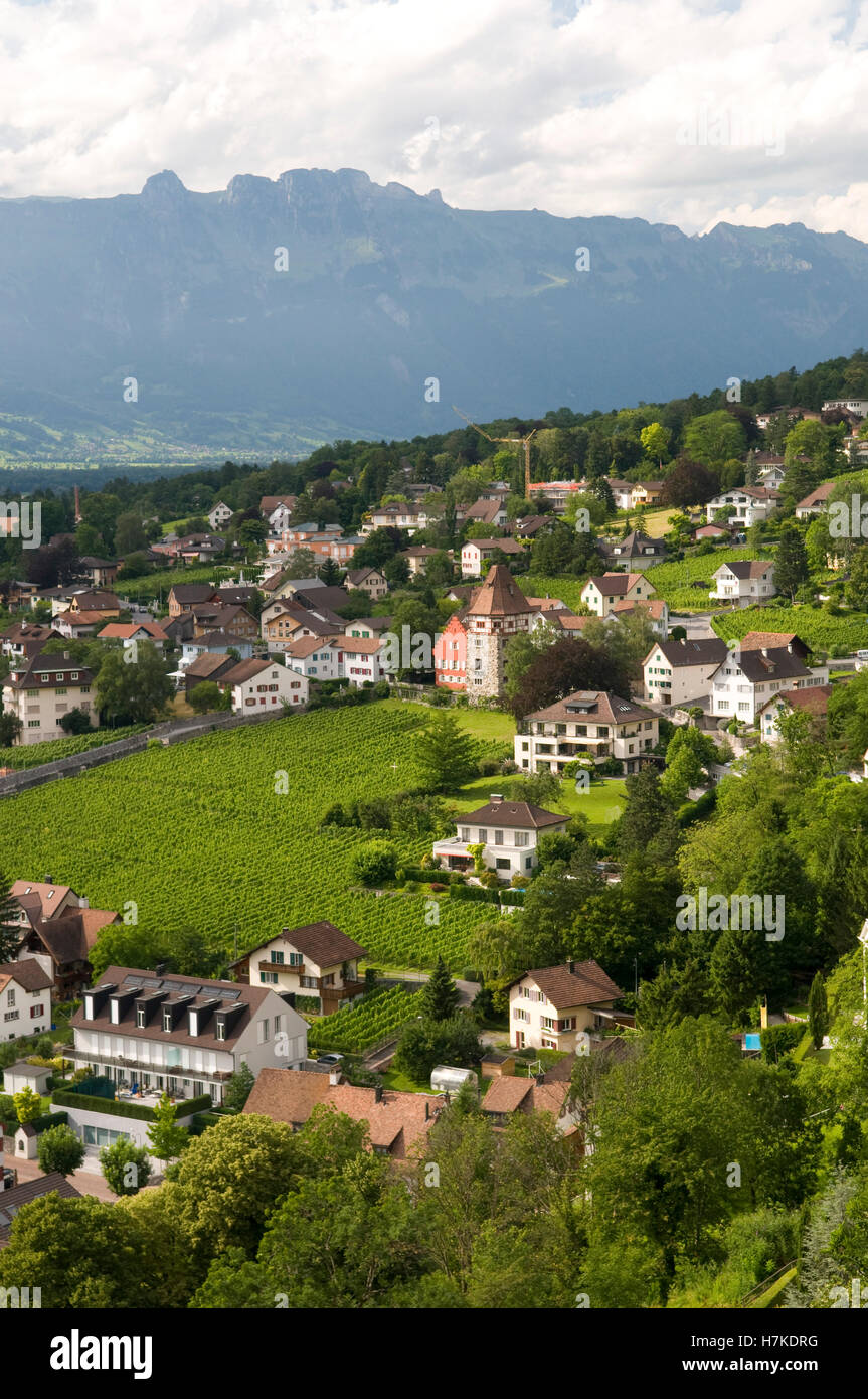 Affacciato su Vaduz, Principato del Liechtenstein, Europa Foto Stock