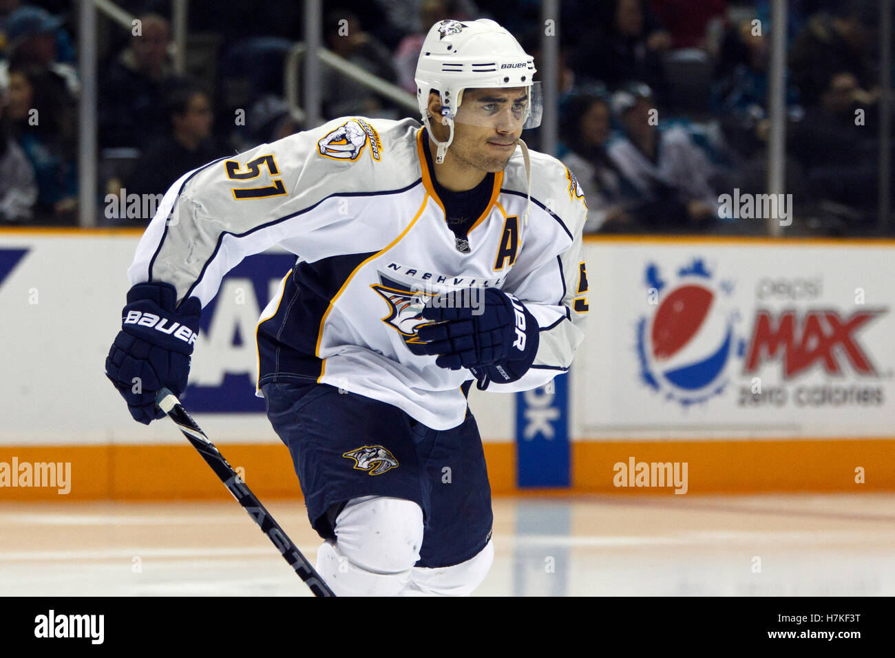 Gennaio 8, 2011; San Jose, CA, Stati Uniti d'America; Nashville Predators defenceman Francesco Bouillon (51) prima della data di inizio del terzo periodo contro gli squali di San Jose a HP Pavilion. Nashville sconfitto San Jose 2-1. Foto Stock