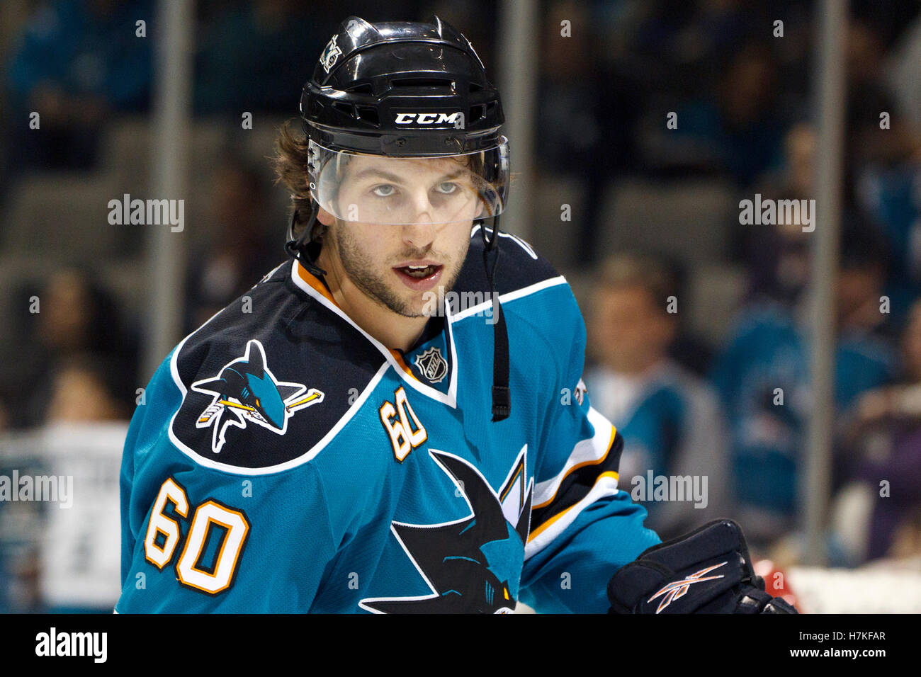 Gennaio 22, 2011; San Jose, CA, Stati Uniti d'America; San Jose Sharks defenceman Jason Demers (60) si riscalda prima della partita contro il Minnesota Wild in HP Pavilion. San Jose sconfitto Minnesota 4-3. Foto Stock