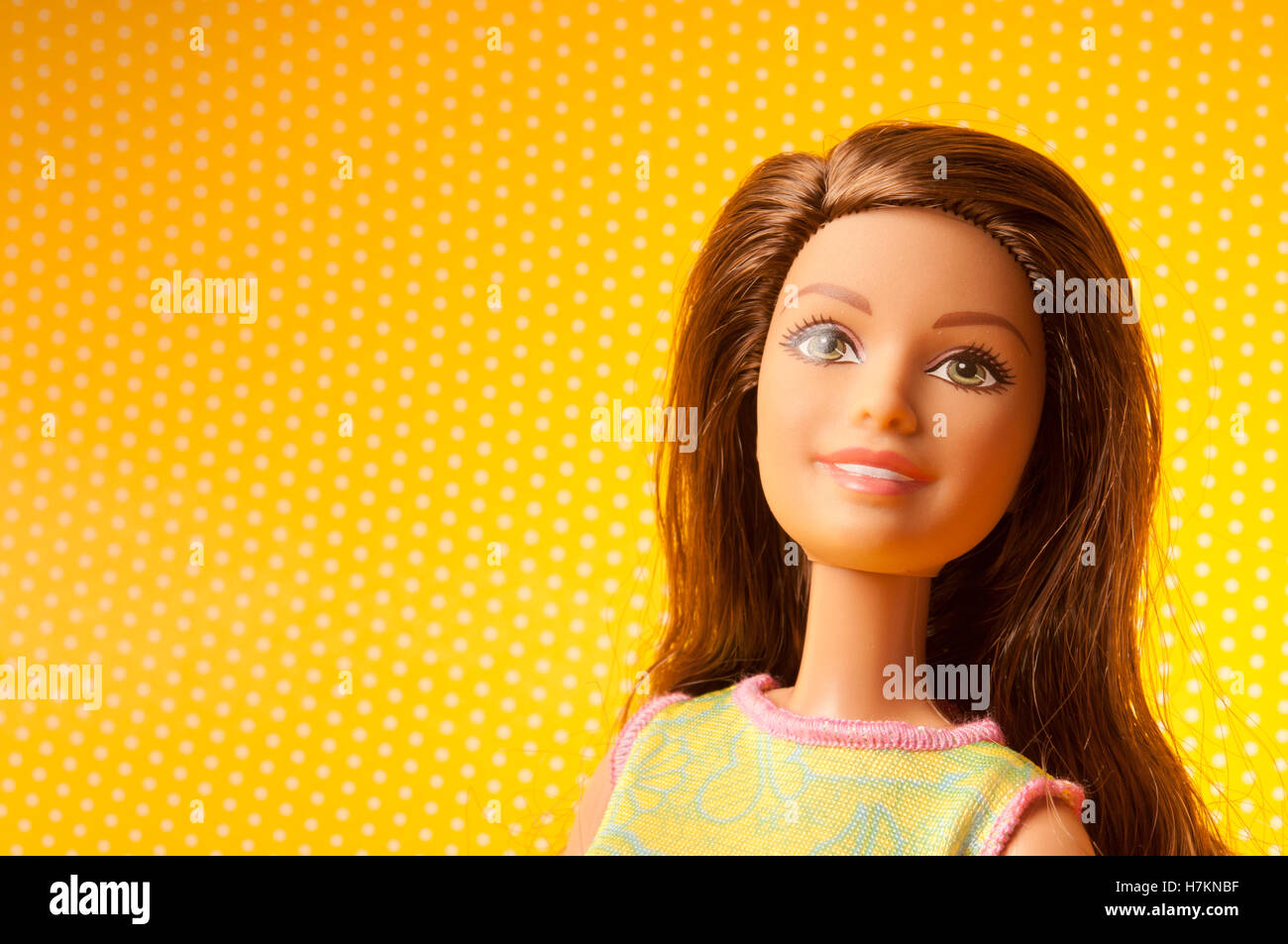 Bambola Barbie bruna Foto stock - Alamy