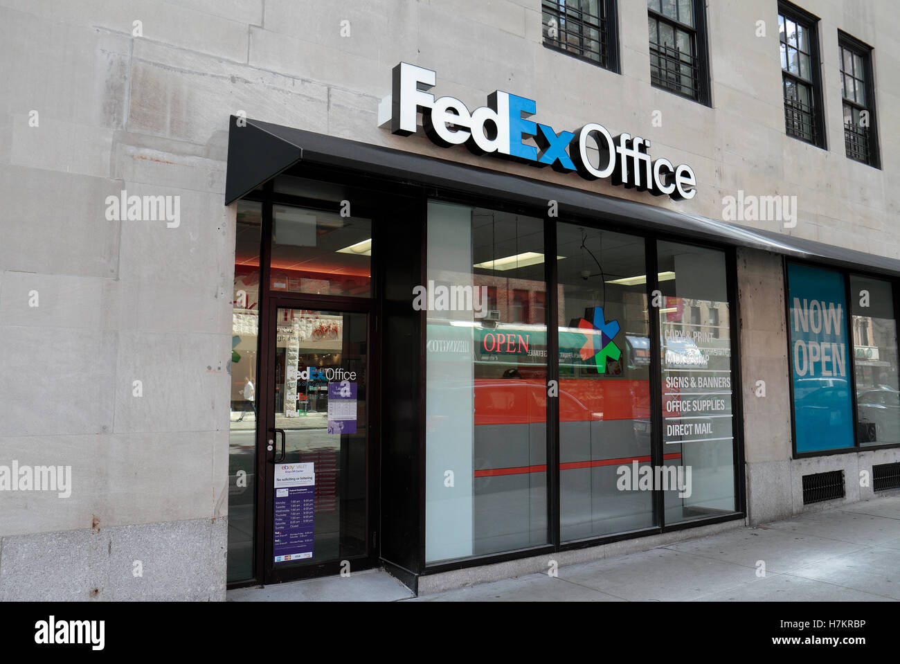 Un ufficio FedEx Stampa & Centro Nave sulla Lexington Avenue, Manhattan, New York City, Stati Uniti. Foto Stock