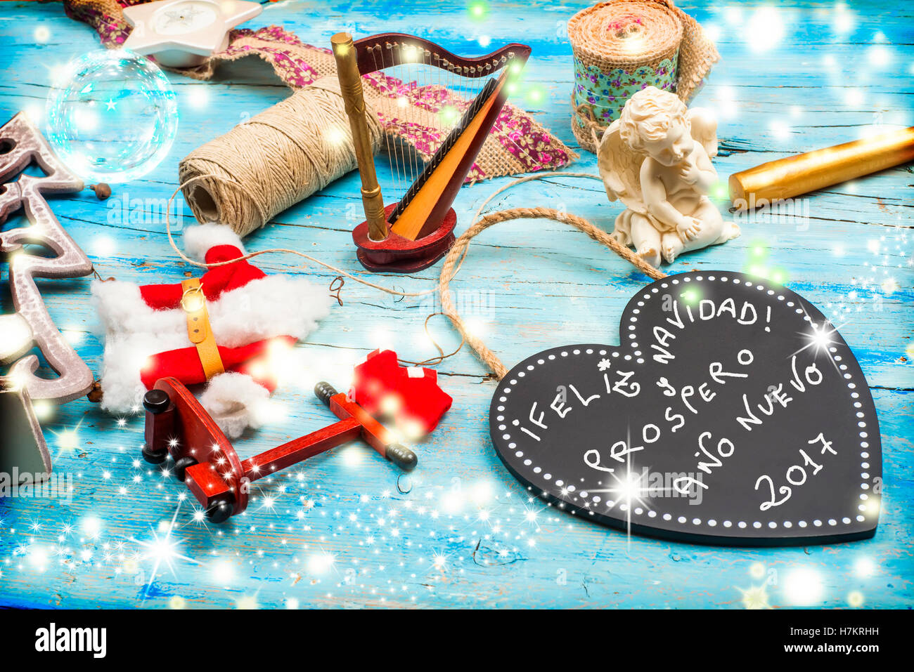 Auguri di Natale carta Natale ornamenti e auguri 2017 Messaggio in lingua spagnola , atmosfera magica Foto Stock