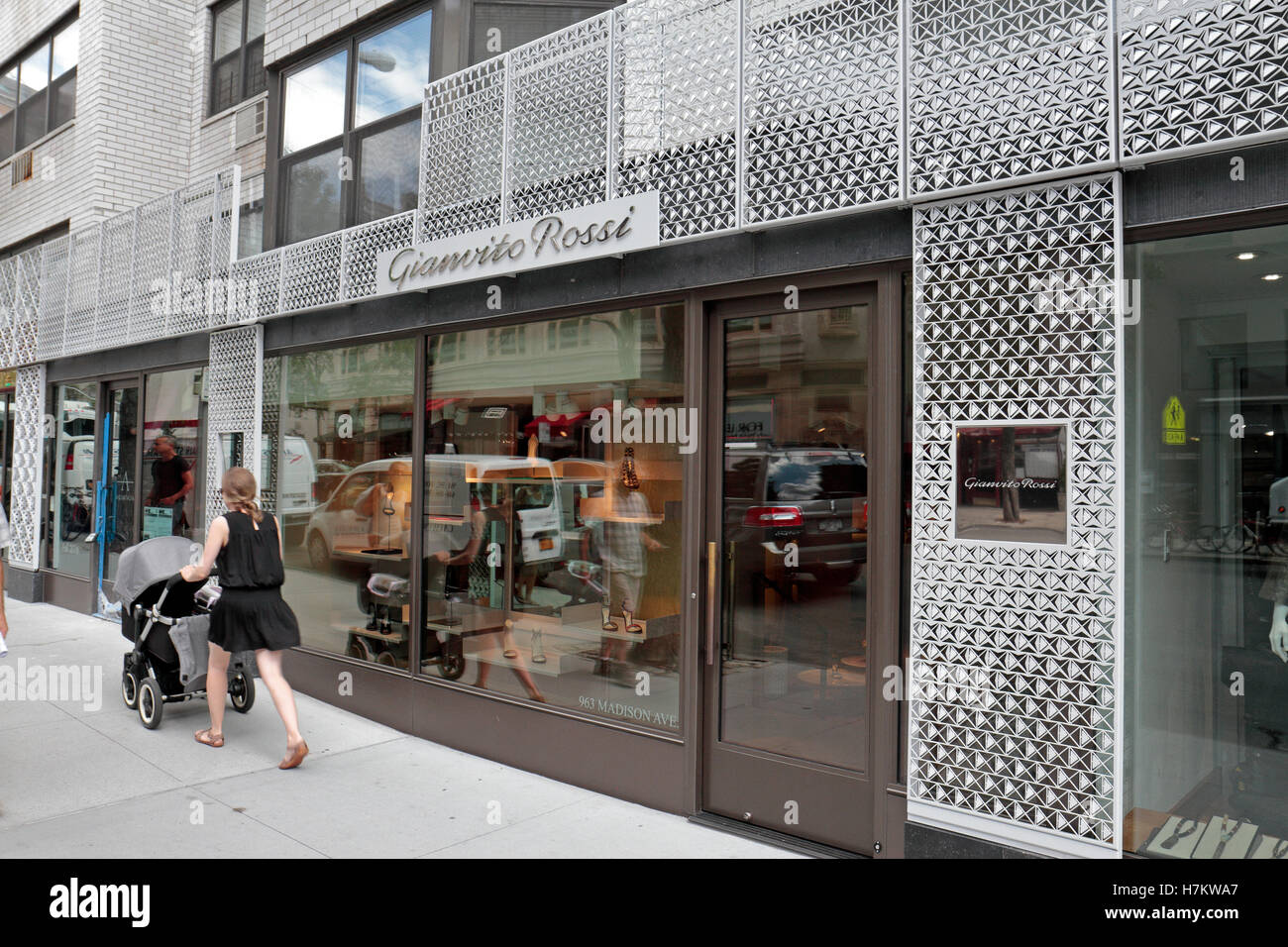 Il Gianvito Rossi store su Madison Avenue a Manhattan, New York, Stati  Uniti Foto stock - Alamy