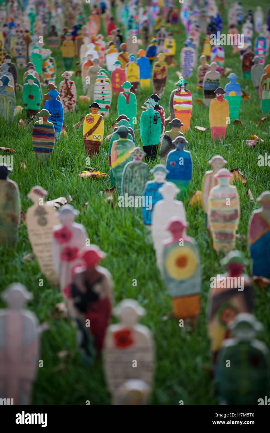 Battaglia delle Somme en masse arte di installazione. Il National Memorial Arboretum, Staffordshire, Regno Unito. Foto Stock