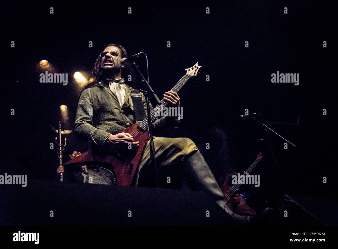 Toronto, Ontario, Canada. 6 Nov, 2016. Italian band death metal 'Fleshgod Apocalypse' eseguita presso il concerto di Phoenix Theatre di Toronto. I membri della band: TOMMASO RICCARDI, Paolo Rossi, CRISTIANO TRIONFERA, Francesco Paoli, FRANCESCO FERRINI Credit: Igor Vidyashev/ZUMA filo/Alamy Live News Foto Stock