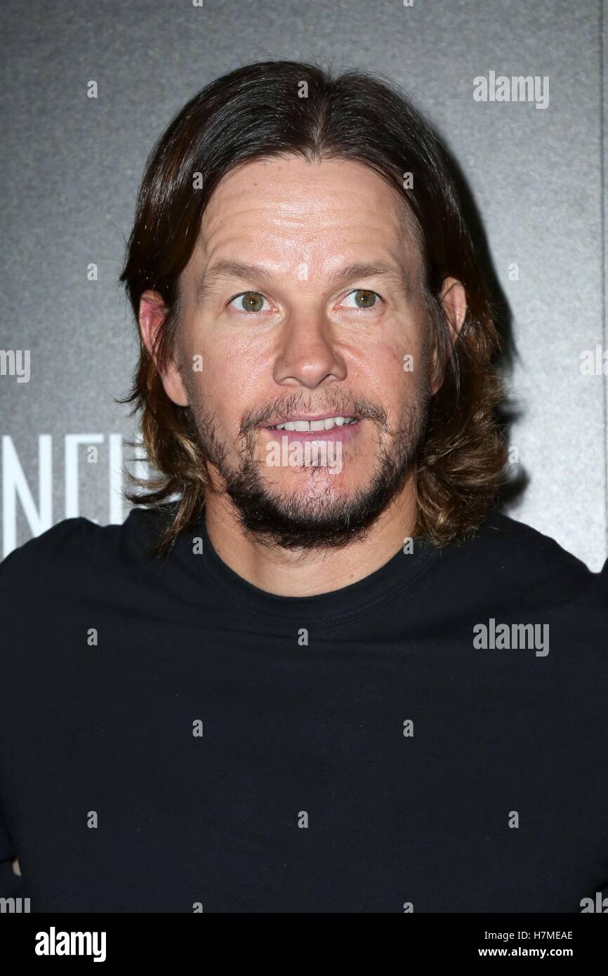 Mark Wahlberg presso gli arrivi per 9 Hamilton dietro la telecamera Awards, valuta la, Los Angeles, CA 6 novembre 2016. Foto di: Priscilla concedere/Everett Collection Foto Stock