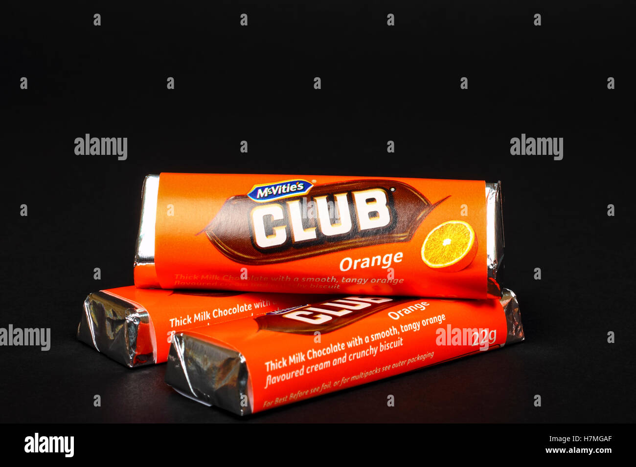 Club McVities aroma arancio biscotto di cioccolato bar isolato su sfondo nero Foto Stock