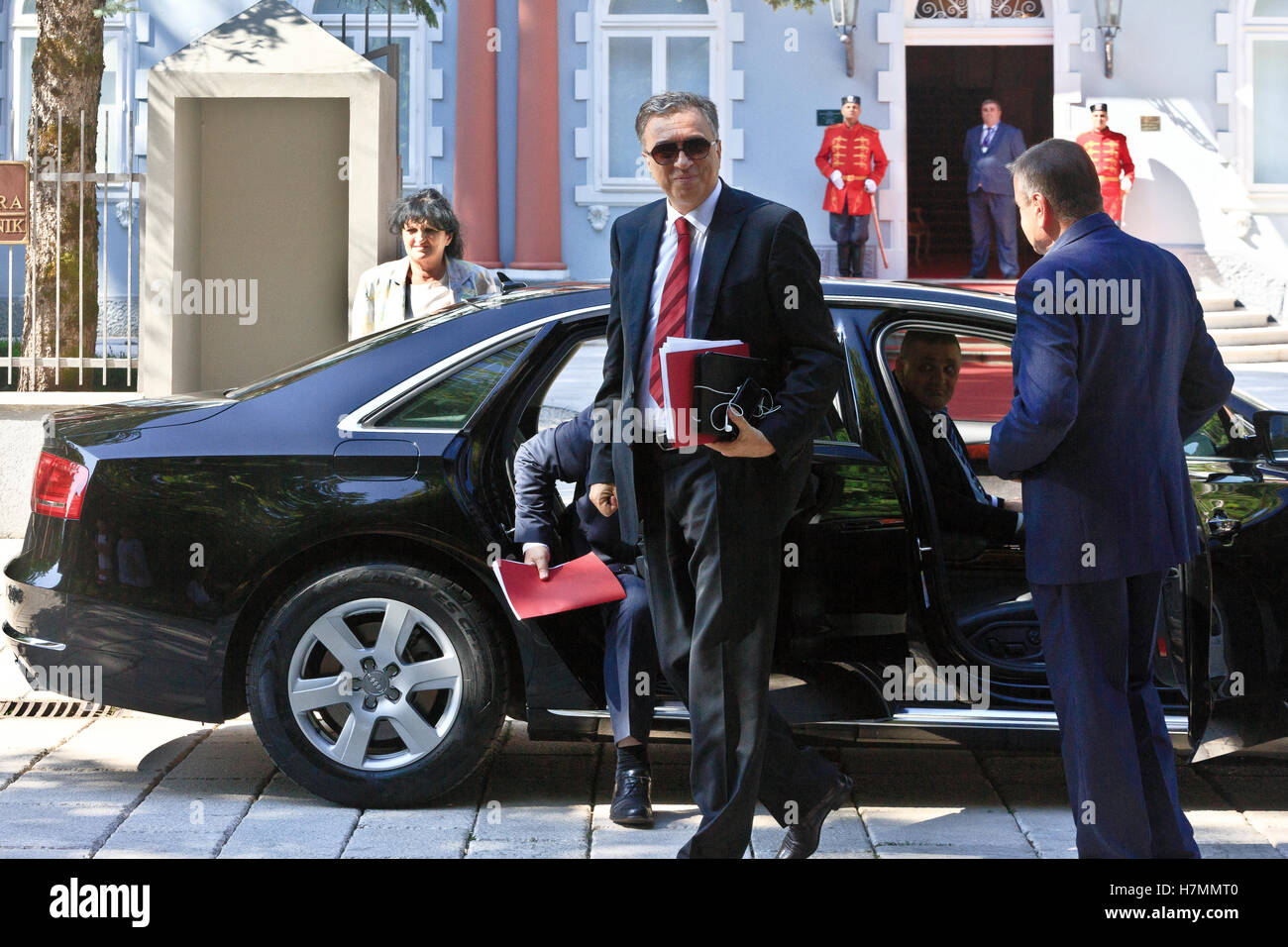 Il Presidente della Repubblica del Montenegro Filip Vujanovic (1954) arrivando al Blue Palace a Cetinje, Montenegro. Foto Stock