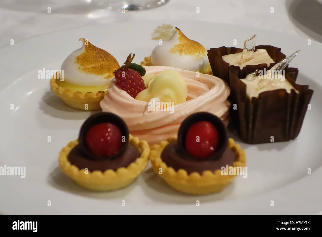 Mini dessert meringa cheesecake tart Foto Stock