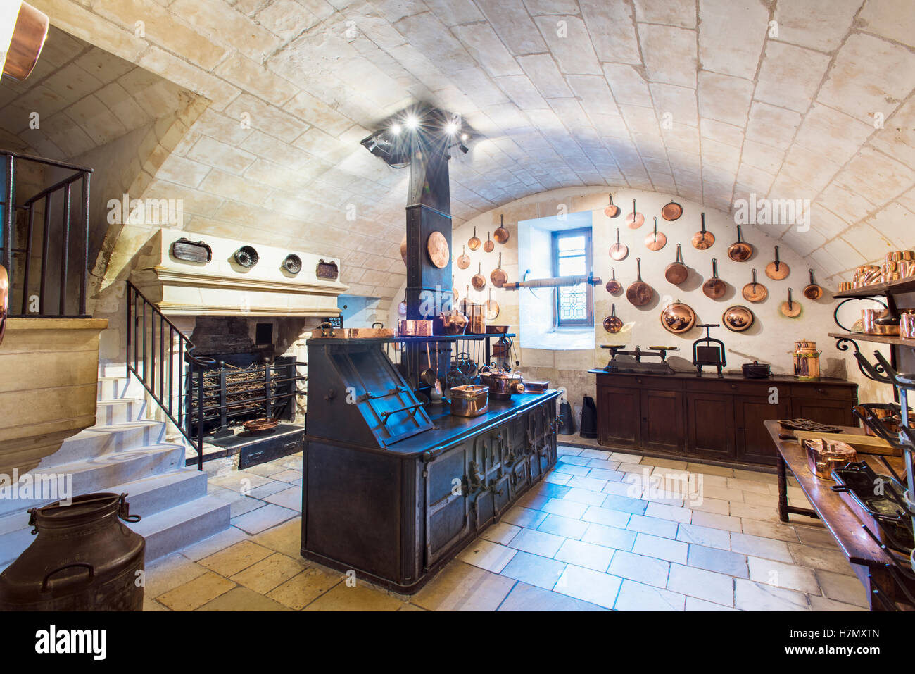 La cucina principale al Chateau de Chenonceau vicino al villaggio di Chenonceaux nella Valle della Loira in Francia Foto Stock