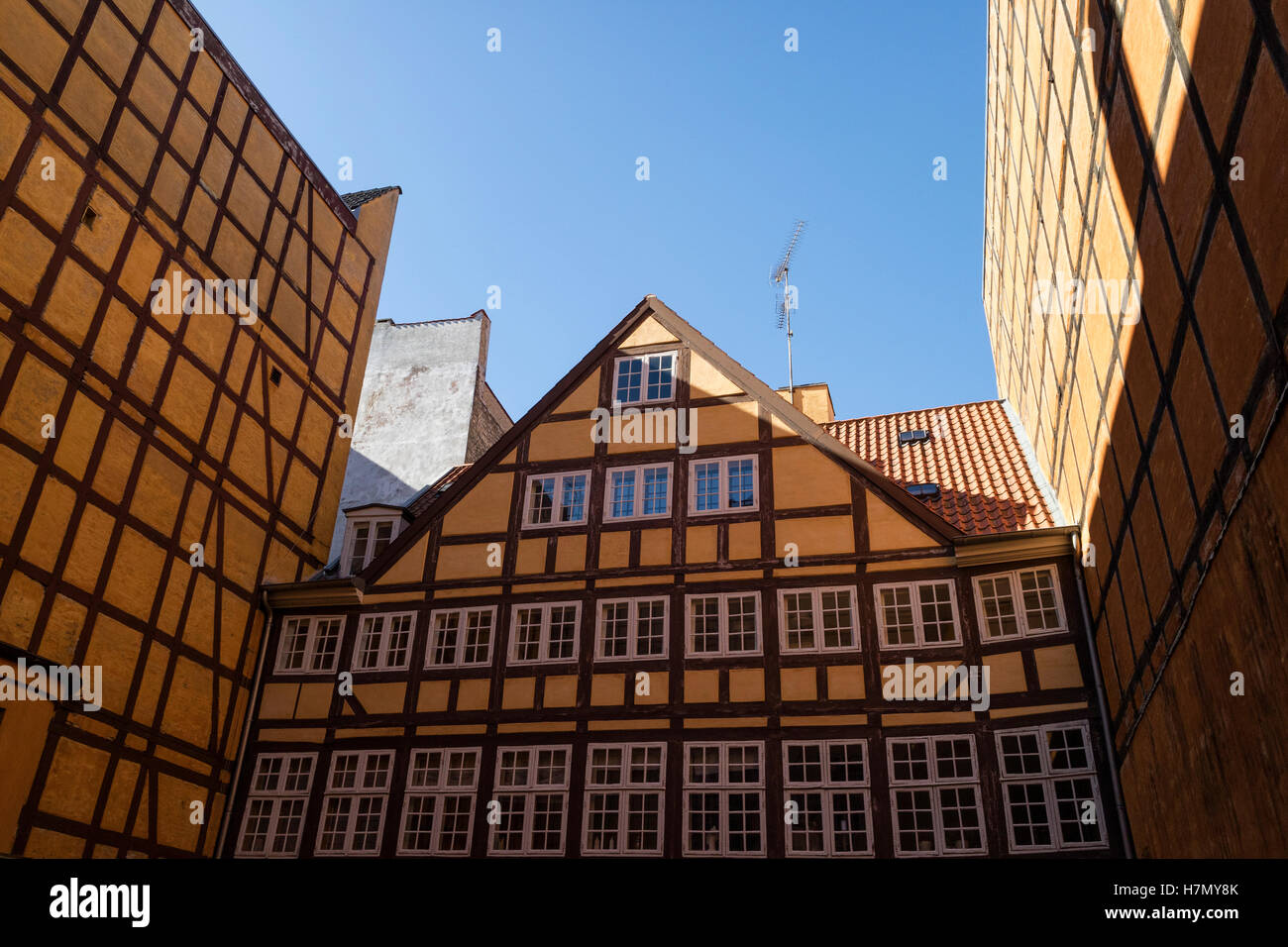 Legni tradizionali incorniciato edifici di Copenhagen, Danimarca Foto Stock