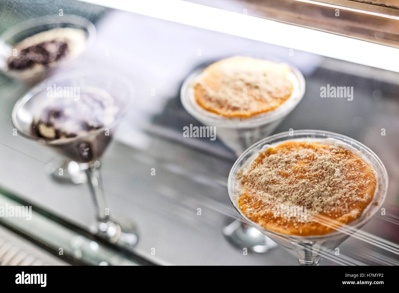 Serradura famosa tradizionale portoghese di Macao dolce budino di panna montata e dessert biscotto Foto Stock