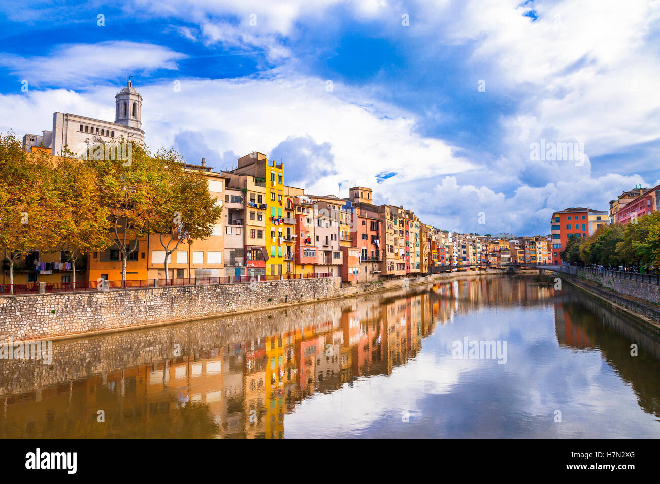 Girona - bella città colorate in Catalogna, Spagna Foto Stock