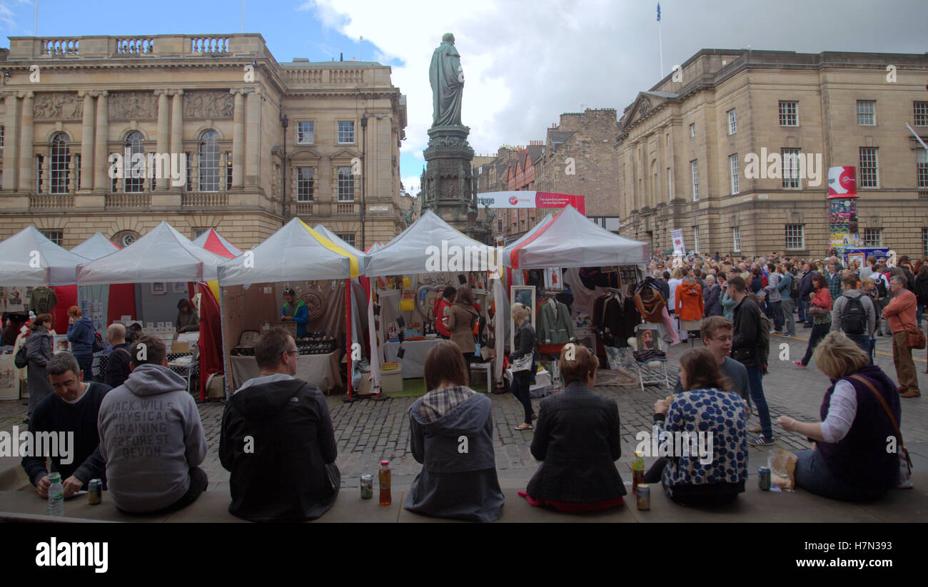 Scene dal Edinburgh Festival Fringe vergine sponsorizzato street festival 2015 Edimburgo, Scozia, Regno Unito Foto Stock