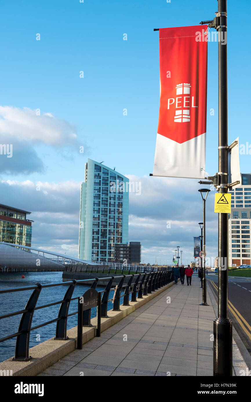 Una vista di Liverpool waterfront di proprietà di 'Peel Ports', Liverpool, Merseyside, Regno Unito. Foto Stock