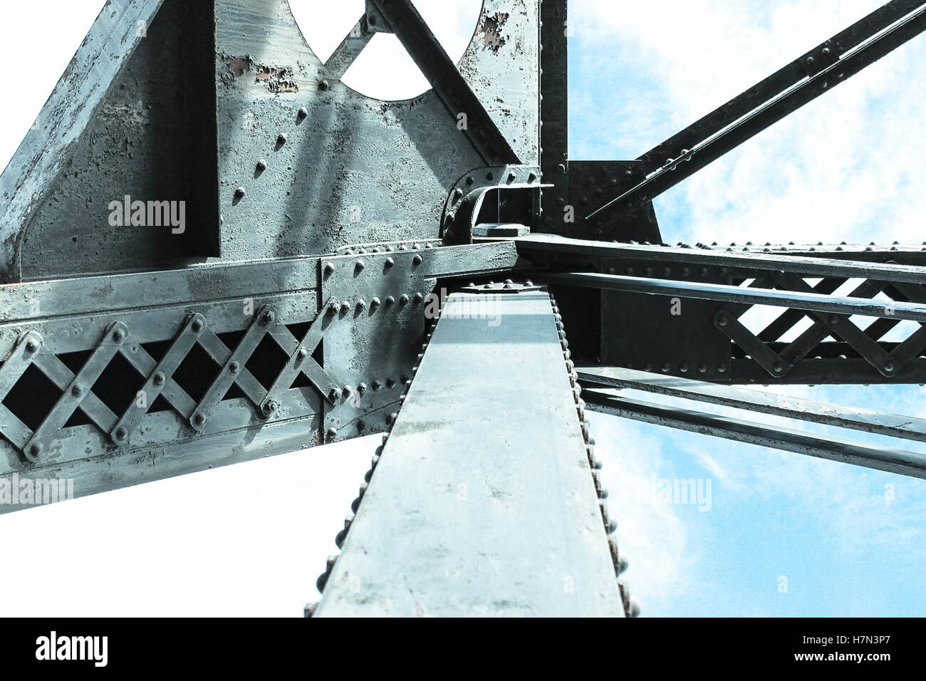 Close up dei dettagli di un vecchio treno in acciaio ponte e i rivetti, architettura Foto Stock