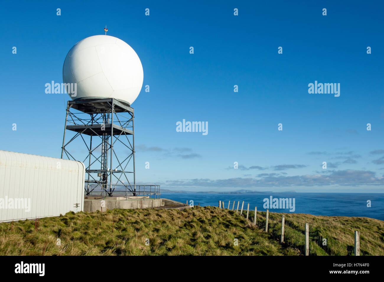 Cupola radar alla testa della bussola, Shetland continentale Foto Stock